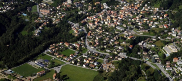 cadro-casa-colonica-cade-a-pezzi-vicino-alle-elementari