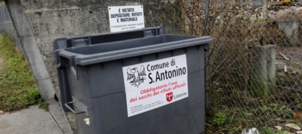 rifiuti-a-sant-antonino-400-firme-contro