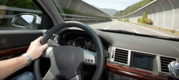 fermo-al-volante-in-divieto-di-parcheggio-prendo-la-multa