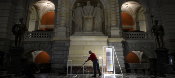 parlamento-a-singhiozzo-a-berna-ma-da-lunedi-si-fa-sul-serio