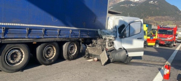 airolo-violento-tamponamento-sull-a2-tra-furgone-e-camion
