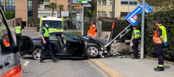 lugano-una-61enne-sbatte-con-l-auto-contro-il-muro-e-grave