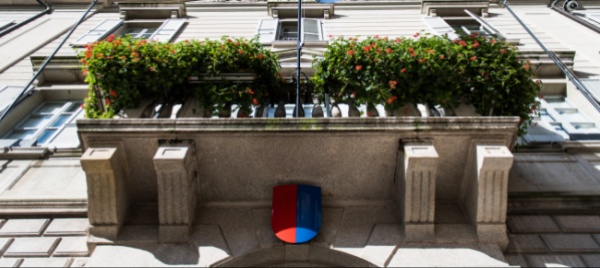 palazzo-delle-orsoline-illuminato-con-i-colori-del-ticino