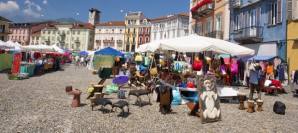 locarno-torna-il-mercato-in-piazza-grande