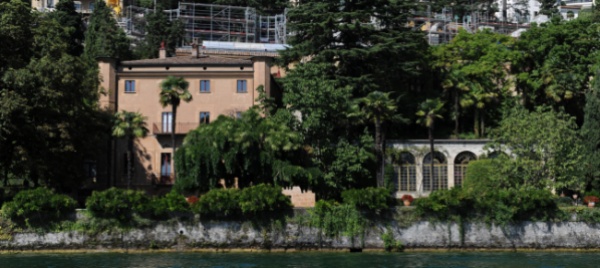 villa-favorita-sorride-il-mediatore