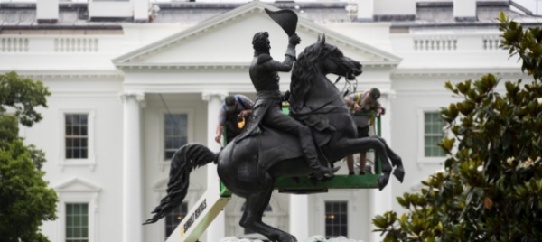 trump-dieci-anni-di-galera-a-chi-attacca-i-monumenti