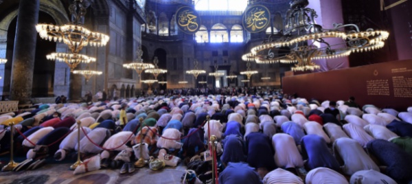 turchia-stanta-sofia-e-l-imam-non-ho-maledetto-ataturk