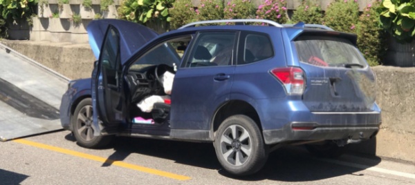 quartino-auto-contro-un-muro-ferita-una-donna