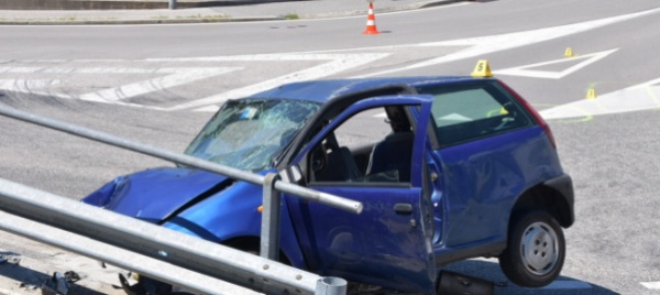 mendrisio-auto-si-schianta-contro-un-muro-muore-una-73enne