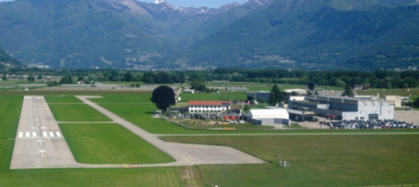 aeroporto-luci-della-pista-accese-correttamente