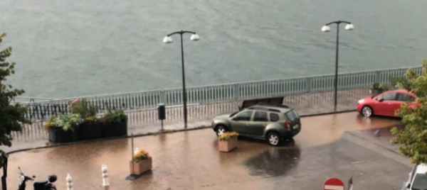 fango-e-detriti-in-piazza-a-campione-d-italia