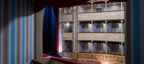 due-occasioni-per-spiare-il-teatro-sociale