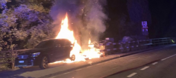 quattro-veicoli-in-fiamme-a-gandria-un-arresto