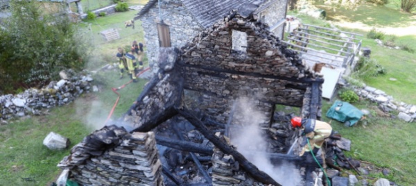 someo-esplode-bombola-di-gas-distrutto-un-rustico