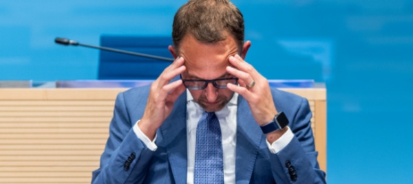 permessi-respinti-l-ingerenza-della-politica
