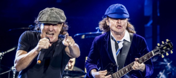 il-lampo-lampeggia-30-secondi-di-ac/dc-per-il-ritorno