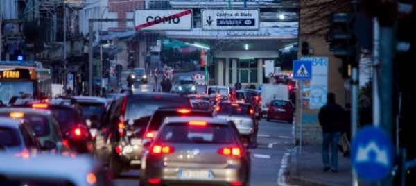 traffico-e-frontalieri-aree-di-parcheggio-per-condividere-l-auto