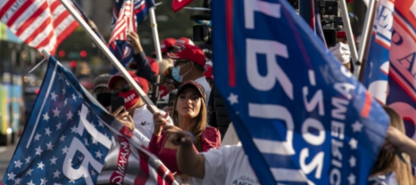 trump-in-isolamento-invita-gli-americani-a-uscire-di-casa