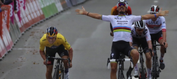 sanzionato-alaphilippe-beffato-hirschi-beato-roglic