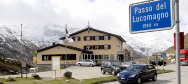 passo-del-lucomagno-chiuso-per-una-frana