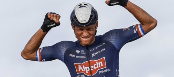 fiandre-a-mathieu-van-der-peol-24-anni-dopo-il-papa