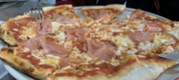 una-pizza-una-bugia-e-il-sud-dell-australia-va-in-lockdown