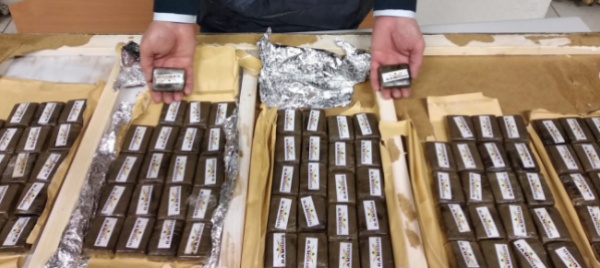 padre-e-figlio-svizzeri-arrestati-a-luino-con-5-kg-di-hashish