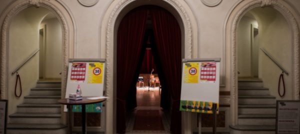 l-epidemia-due-repliche-supplementari-al-teatro-sociale