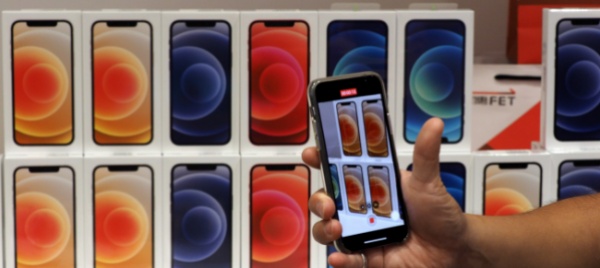iphone-resistenti-all-acqua-non-proprio-apple-multata