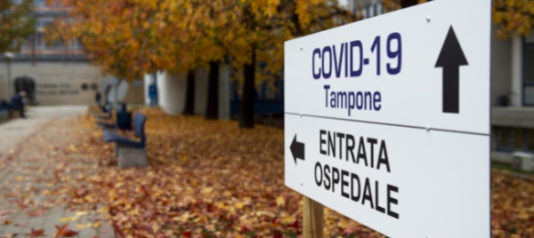 calano-i-nuovi-positivi-e-i-morti-aumentano-i-ricoveri