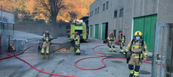 principio-di-incendio-in-magazzino-di-pambio-noranco