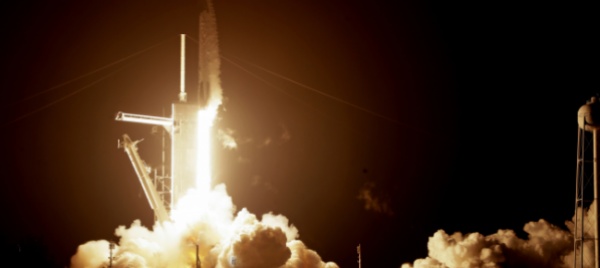 lift-off-la-crew-dragon-di-elon-musk-e-nello-spazio