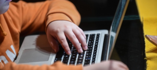 a-morbio-ci-sono-venti-computer-in-piu-per-gli-alunni