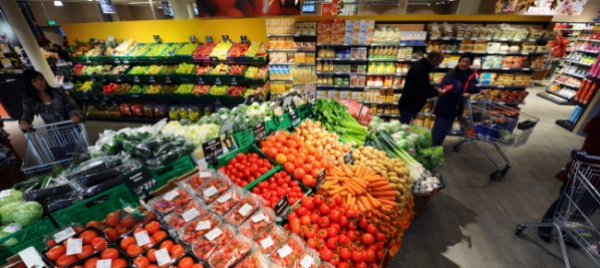 si-chiude-alle-19-i-supermercati-aprono-alle-7