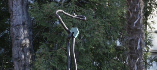 installata-una-nuova-scultura-nel-parco-della-villa-dei-cedri