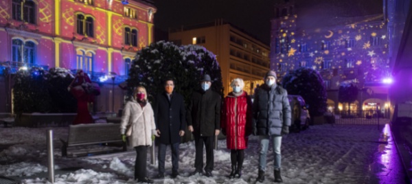 chiasso-accende-l-albero-e-il-natale