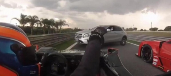 brasile-sbaglia-strada-e-finisce-sul-circuito-di-gara