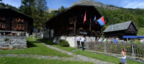 museo-europeo-dell-anno-walserhaus-di-bosco-in-corsa
