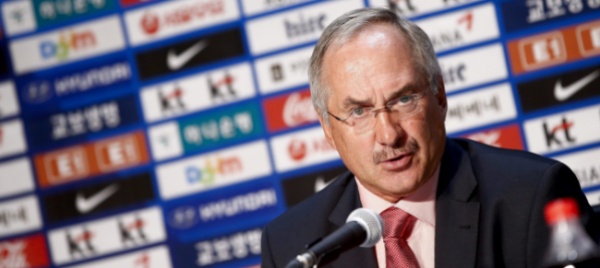 uli-stielike-dice-basta-anche-alla-panchina