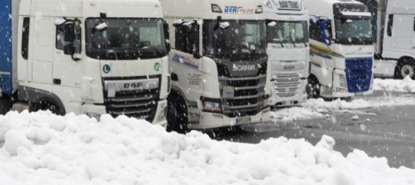 neve-sulla-a2-tir-ancora-bloccati