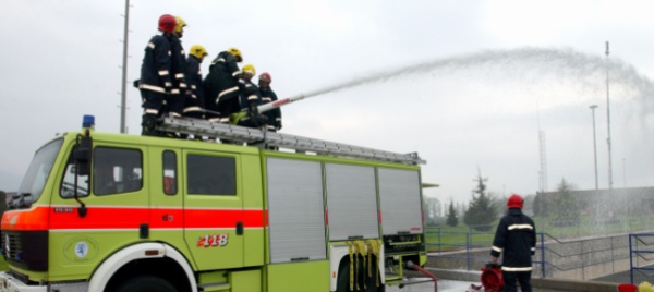 ascona-fiamme-in-un-deposito-pompieri-all-opera