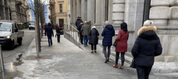 posta-meno-personale-e-piu-code-agli-sportelli