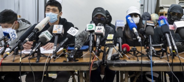 la-cina-condanna-a-tre-anni-i-fuggitivi-da-hong-kong