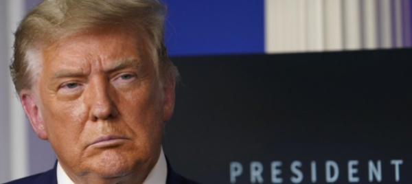 trump-cede-e-firma-il-pacchetto-da-900-miliardi-di-dollari