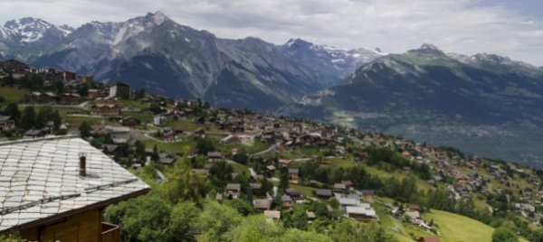 chalet-di-lusso-fasulli-truffati-abitanti-del-canton-zugo