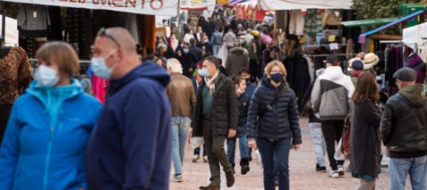 al-mercato-solo-alimenti-fiori-e-prodotti-per-l-igiene