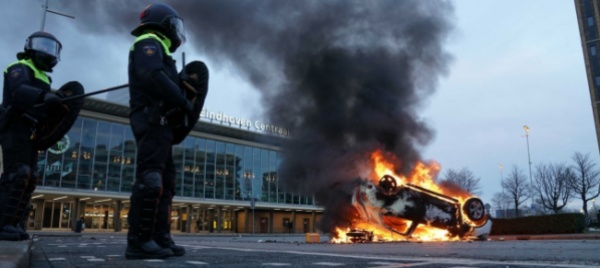 proteste-contro-il-coprifuoco-in-olanda-oltre-500-arresti