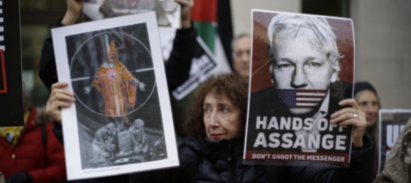 la-compagna-di-assange-estradarlo-sarebbe-disastroso