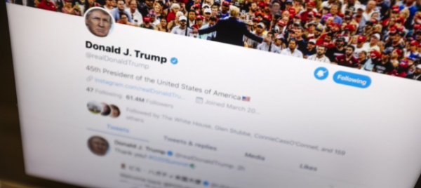 trump-rimuove-tre-tweet-per-riprendere-controllo-account