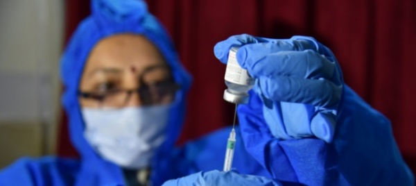 l-inghilterra-ha-iniziato-a-somministrare-il-vaccino-fatto-in-casa